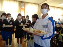 なかよし給食の様子