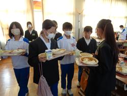 なかよし給食の様子