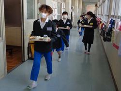 なかよし給食の様子