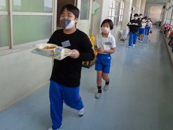 なかよし給食の様子