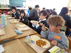 なかよし給食の様子