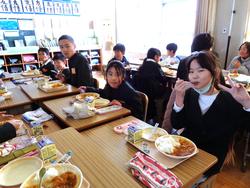 なかよし給食の様子
