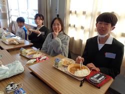 なかよし給食の様子