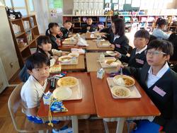 なかよし給食の様子