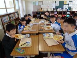 なかよし給食の様子