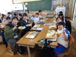 なかよし給食の様子