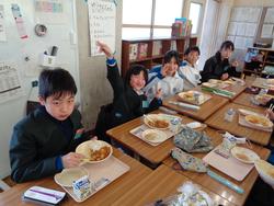 なかよし給食の様子
