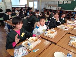 なかよし給食の様子