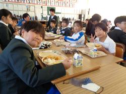 なかよし給食の様子