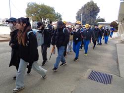 5・6年生芸術鑑賞会に向けて出発