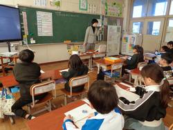 1年生生活科の授業（研究授業）