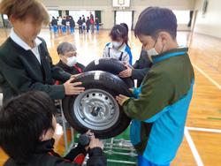5年生ダイハツものづくり体験教室