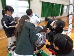 5年生ダイハツものづくり体験教室