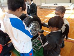 5年生ダイハツものづくり体験教室