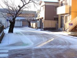 雪がいっぱいの三樹小学校