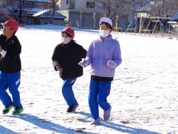 雪がいっぱい 大喜びの三樹っ子