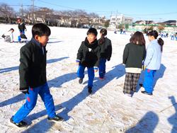 雪がいっぱい 大喜びの三樹っ子