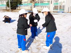 雪がいっぱい 大喜びの三樹っ子