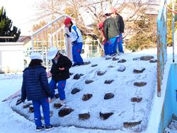雪がいっぱい 大喜びの三樹っ子