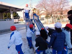 雪がいっぱい 大喜びの三樹っ子