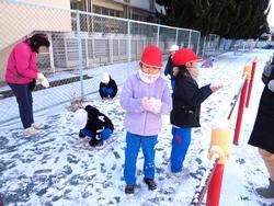 雪がいっぱい 大喜びの三樹っ子