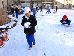 雪がいっぱい 大喜びの三樹っ子