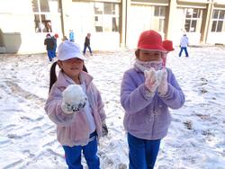 雪がいっぱい 大喜びの三樹っ子