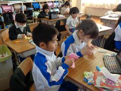 2年生6年生への贈り物＆掲示板作り