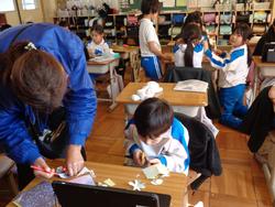 2年生6年生への贈り物＆掲示板作り