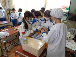 1年生給食の時間