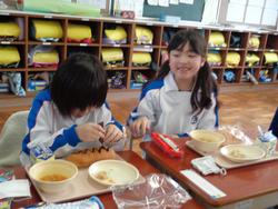 1年生給食の時間