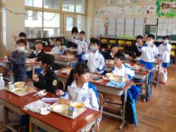 1年生給食の時間