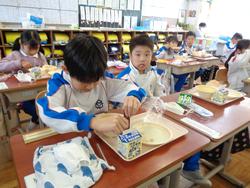 1年生給食の時間