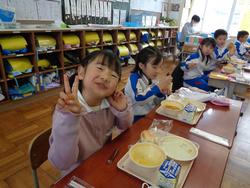 1年生給食の時間