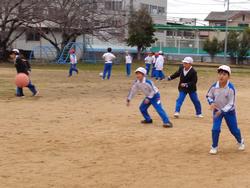 昼休みの外遊び