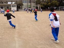 昼休みの外遊び