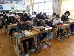 各委員会委員長選挙の様子