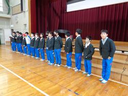 学級対抗8の字跳び大会の様子