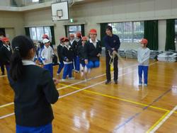 学級対抗8の字跳び大会の様子