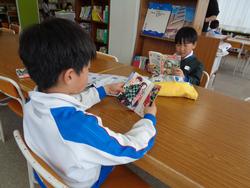 2年生図書の時間