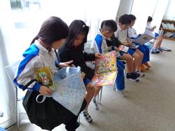 2年生図書の時間