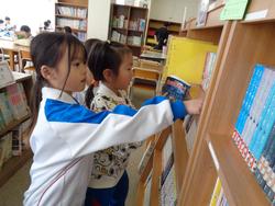 2年生図書の時間