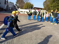 挨拶ボランティア始動