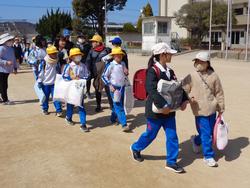 一斉下校の様子