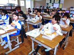 2年生給食の時間