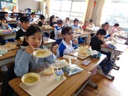 2年生給食の時間