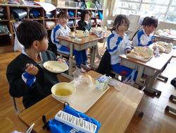 2年生給食の時間