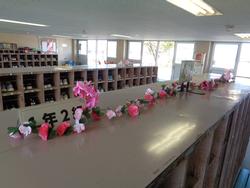 春らしい雰囲気の昇降口