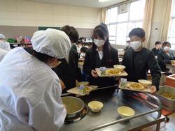 6年生給食の様子
