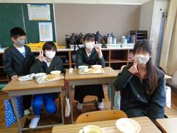 6年生給食の様子